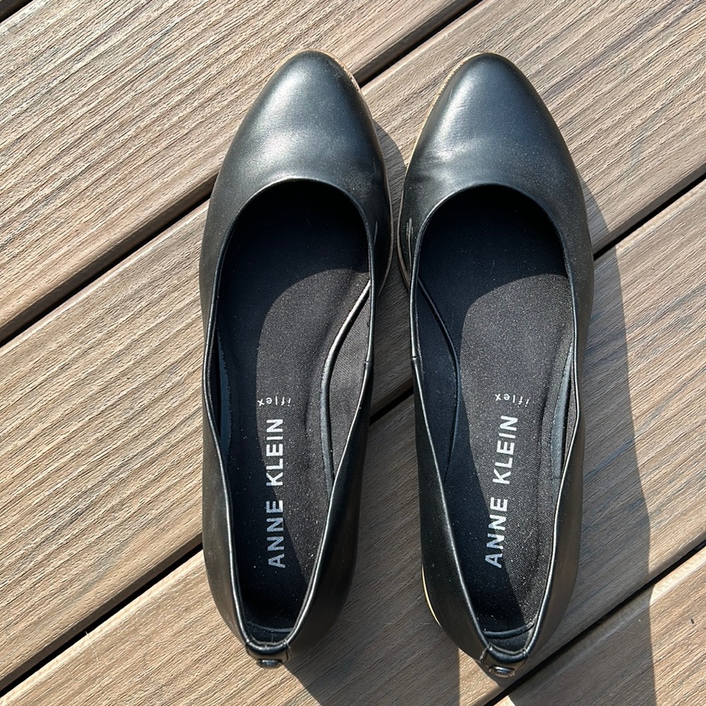Black Anne Klein flats